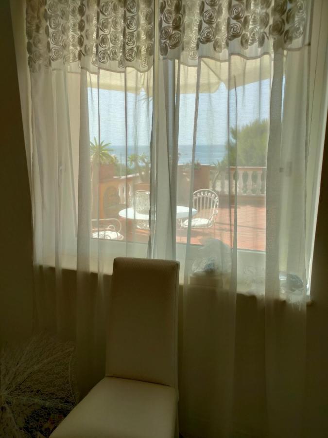 B&B "Raggio Di Sole" เลกัสเทลลา ภายนอก รูปภาพ